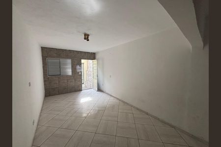 Casa para alugar com 180m², 4 quartos e 5 vagas Casa para alugar com 180m², 4 quartos e 5 vagasSala