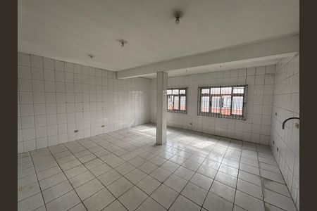 Casa para alugar com 180m², 4 quartos e 5 vagas Casa para alugar com 180m², 4 quartos e 5 vagasSala