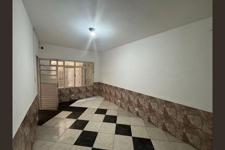 Casa para alugar com 180m², 4 quartos e 5 vagas Casa para alugar com 180m², 4 quartos e 5 vagasSala