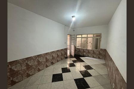 Casa para alugar com 180m², 4 quartos e 5 vagas Casa para alugar com 180m², 4 quartos e 5 vagasSala