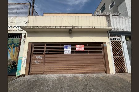 Casa para alugar com 180m², 4 quartos e 5 vagas Casa para alugar com 180m², 4 quartos e 5 vagasFachada