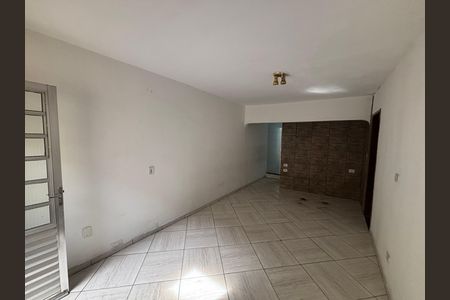 Casa para alugar com 180m², 4 quartos e 5 vagas Casa para alugar com 180m², 4 quartos e 5 vagasSala