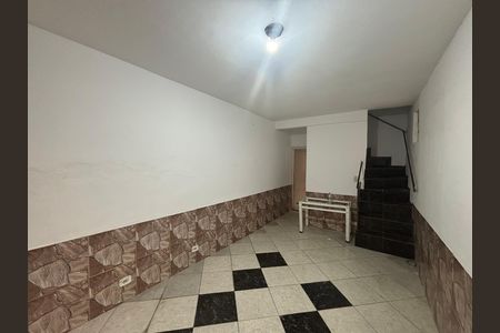 Casa para alugar com 180m², 4 quartos e 5 vagas Casa para alugar com 180m², 4 quartos e 5 vagasSala