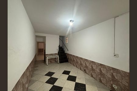 Casa para alugar com 180m², 4 quartos e 5 vagas Casa para alugar com 180m², 4 quartos e 5 vagasSala