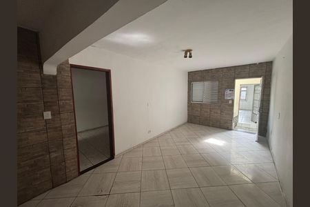 Casa para alugar com 180m², 4 quartos e 5 vagas Casa para alugar com 180m², 4 quartos e 5 vagasSala