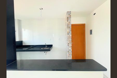 Cozinha de apartamento à venda com 2 quartos, 45m² em Santa Monica, Belo Horizonte