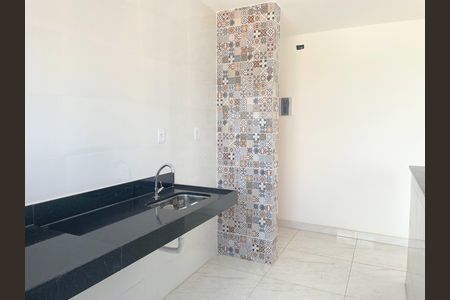 Cozinha de apartamento à venda com 2 quartos, 45m² em Santa Monica, Belo Horizonte