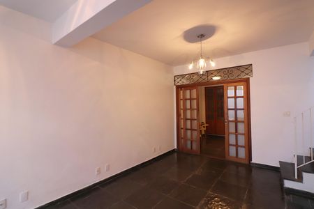 Casa para alugar com 65m², 1 quarto e 1 vagaSala 