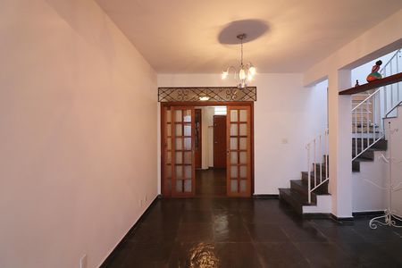 Casa para alugar com 65m², 1 quarto e 1 vagaSala 