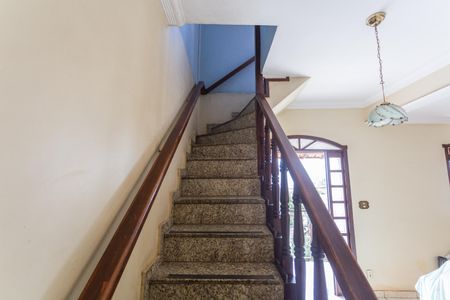 Casa à venda com 233m², 4 quartos e 1 vagaEscada de Acesso ao 2° Andar