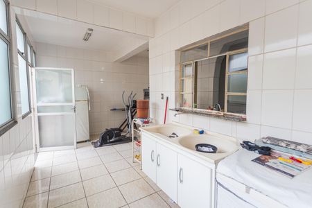 Casa à venda com 233m², 4 quartos e 1 vagaÁrea de Serviço