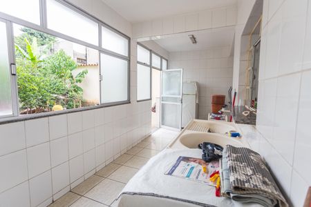 Casa à venda com 233m², 4 quartos e 1 vagaÁrea de Serviço