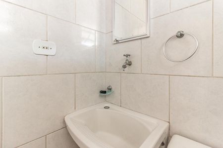 Banheiro de kitnet/studio para alugar com 1 quarto, 40m² em Vila Buarque, São Paulo