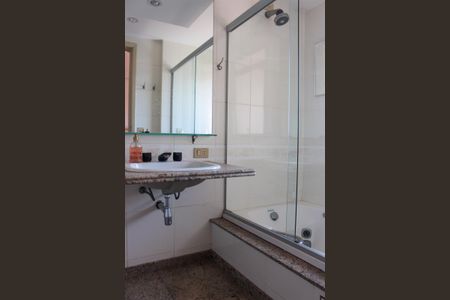 Apartamento à venda com 160m², 4 quartos e 3 vagasBanheiro da Suíte 1
