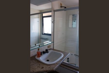 Apartamento à venda com 160m², 4 quartos e 3 vagasBanheiro da Suíte 1