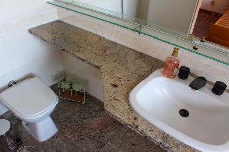 Apartamento à venda com 160m², 4 quartos e 3 vagasBanheiro da Suíte 1