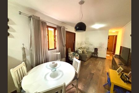Sala de casa para alugar com 3 quartos, 200m² em Vila Nhocuné, São Paulo