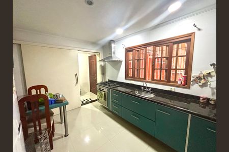 Casa para alugar com 200m², 3 quartos e 4 vagas Casa para alugar com 200m², 3 quartos e 4 vagasCozinha