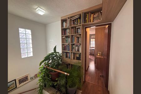 Casa para alugar com 200m², 3 quartos e 4 vagas Casa para alugar com 200m², 3 quartos e 4 vagasCorredor