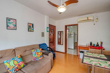 Sala de apartamento à venda com 2 quartos, 66m² em São Sebastião, Porto Alegre