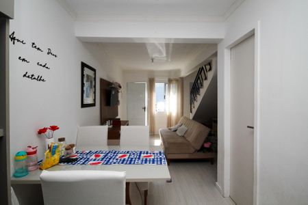 Casa de condomínio para alugar com 52m², 2 quartos e 2 vagasSala