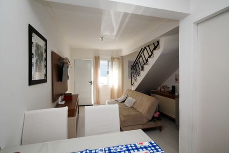 Casa de condomínio para alugar com 52m², 2 quartos e 2 vagasSala