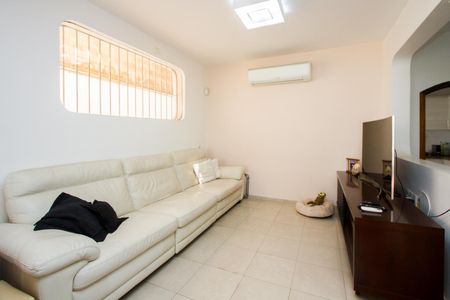 Casa à venda com 3 quartos, 152m² em Parque Colonial, São Paulo