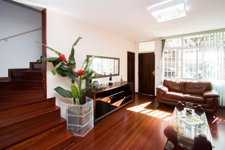 Casa à venda com 3 quartos, 152m² em Parque Colonial, São Paulo