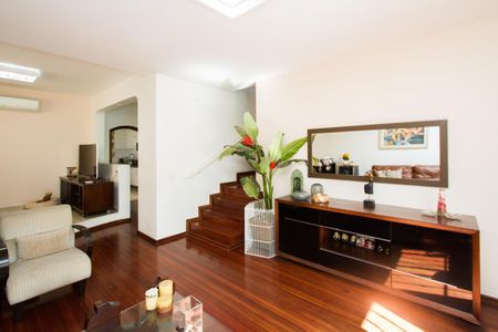 Casa à venda com 3 quartos, 152m² em Parque Colonial, São Paulo