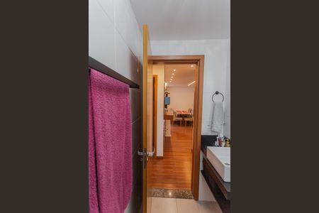 Apartamento à venda com 62m², 2 quartos e 1 vaga Apartamento à venda com 62m², 2 quartos e 1 vagaBanheiro Social