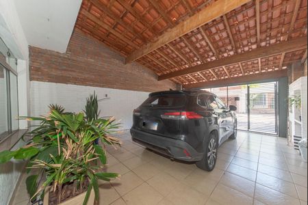 Casa à venda com 285m², 3 quartos e 2 vagas Casa à venda com 285m², 3 quartos e 2 vagasGaragem