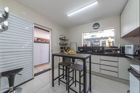 Casa à venda com 285m², 3 quartos e 2 vagas Casa à venda com 285m², 3 quartos e 2 vagasCozinha