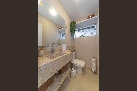 Casa à venda com 285m², 3 quartos e 2 vagas Casa à venda com 285m², 3 quartos e 2 vagasBanheiro Social