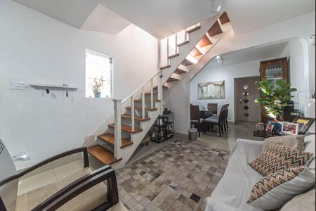 Casa à venda com 285m², 3 quartos e 2 vagas Casa à venda com 285m², 3 quartos e 2 vagasSala