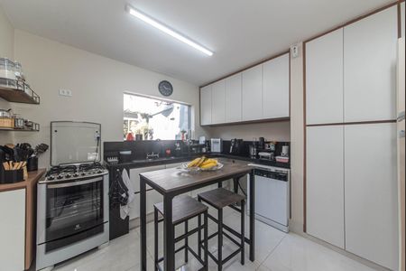 Casa à venda com 285m², 3 quartos e 2 vagas Casa à venda com 285m², 3 quartos e 2 vagasCozinha