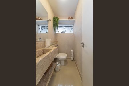 Casa à venda com 285m², 3 quartos e 2 vagas Casa à venda com 285m², 3 quartos e 2 vagasBanheiro Social