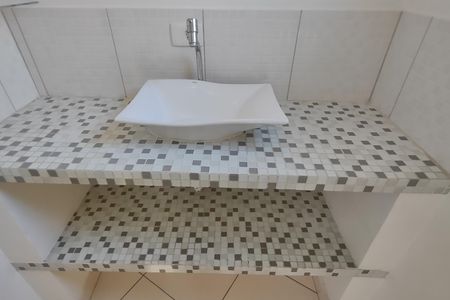 Casa para alugar com 300m², 6 quartos e 2 vagasBanheiro 1