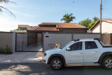 Casa à venda com 166m², 3 quartos e 2 vagas Casa à venda com 166m², 3 quartos e 2 vagasFACHADA
