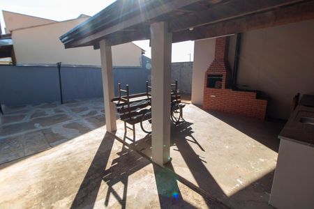 Casa à venda com 166m², 3 quartos e 2 vagas Casa à venda com 166m², 3 quartos e 2 vagasÁREA EXTERNA FUNDOS