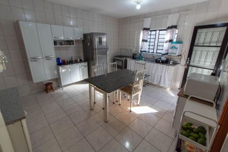 Casa à venda com 166m², 3 quartos e 2 vagas Casa à venda com 166m², 3 quartos e 2 vagasCOZINHA