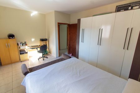 Casa à venda com 166m², 3 quartos e 2 vagas Casa à venda com 166m², 3 quartos e 2 vagasSUITE