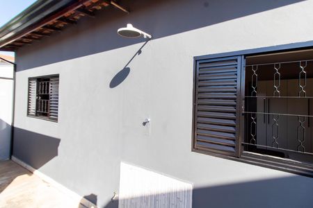Casa à venda com 166m², 3 quartos e 2 vagas Casa à venda com 166m², 3 quartos e 2 vagasÁREA EXTERNA FUNDOS