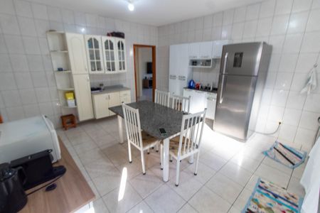Casa à venda com 166m², 3 quartos e 2 vagas Casa à venda com 166m², 3 quartos e 2 vagasCOZINHA