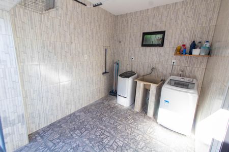 Casa à venda com 166m², 3 quartos e 2 vagas Casa à venda com 166m², 3 quartos e 2 vagasÁREA DE SERVIÇO