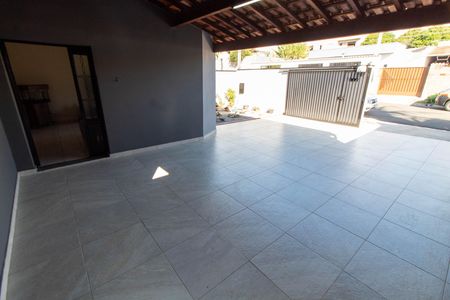 Casa à venda com 166m², 3 quartos e 2 vagas Casa à venda com 166m², 3 quartos e 2 vagasGARAGEM