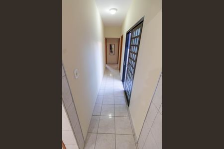 Casa à venda com 166m², 3 quartos e 2 vagas Casa à venda com 166m², 3 quartos e 2 vagasCORREDOR