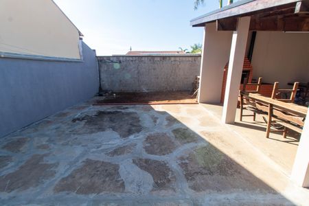 Casa à venda com 166m², 3 quartos e 2 vagas Casa à venda com 166m², 3 quartos e 2 vagasÁREA EXTERNA FUNDOS
