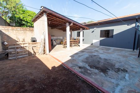 Casa à venda com 166m², 3 quartos e 2 vagas Casa à venda com 166m², 3 quartos e 2 vagasÁREA EXTERNA FUNDOS