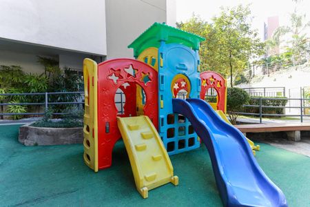 Apartamento à venda com 60m², 2 quartos e 1 vaga Apartamento à venda com 60m², 2 quartos e 1 vagaÁrea comum - Playground