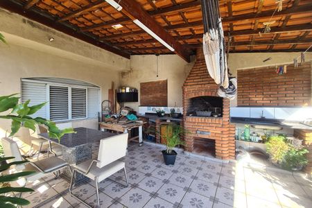 Casa para alugar com 115m², 2 quartos e 2 vagas Casa para alugar com 115m², 2 quartos e 2 vagasQuintal